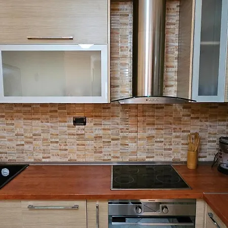 Klara's 3 Bdr Self-checkin Lungomare Apartment Vlore