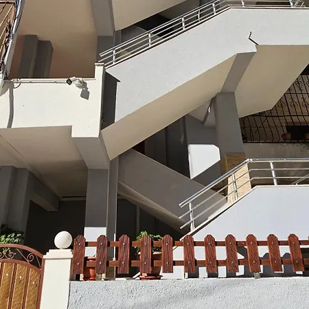 Klara's 3 Bdr Self-checkin Lungomare 아파트 Vlorë