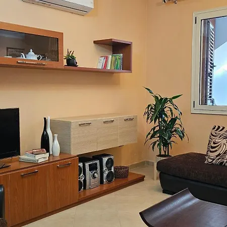 Klara's 3 Bdr Self-checkin Lungomare Apartment *