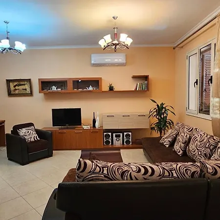 Klara's 3 Bdr Self-checkin Lungomare Apartment Vlore