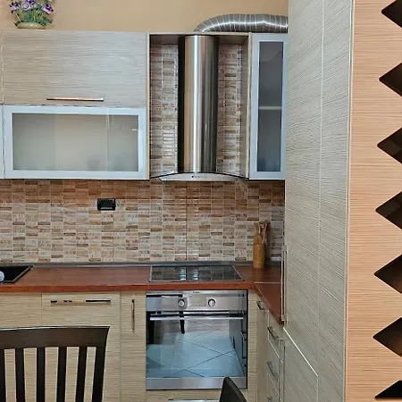 Klara's 3 Bdr Self-checkin Lungomare Apartment Vlore