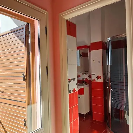 Klara's 3 Bdr Self-checkin Lungomare Διαμέρισμα