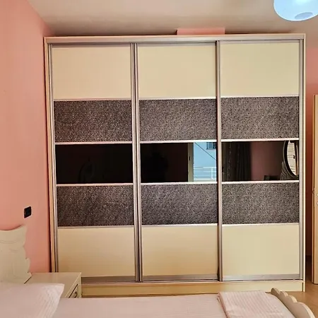 Klara's 3 Bdr Self-checkin Lungomare Διαμέρισμα Vlorë