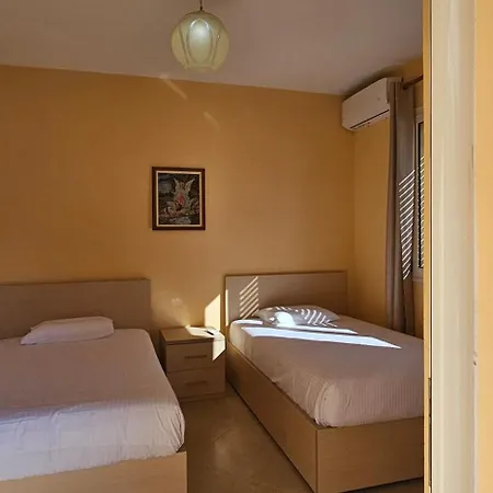 Klara's 3 Bdr Self-checkin Lungomare *