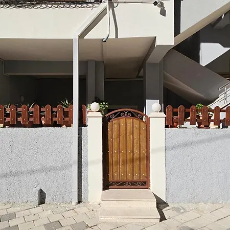 Klara's 3 Bdr Self-checkin Lungomare