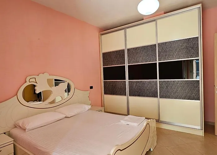 Klara's 3 Bdr Self-checkin Lungomare Apartamento *